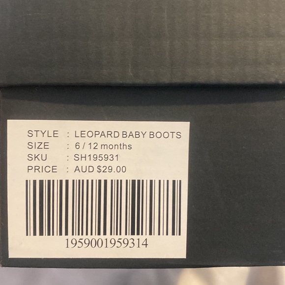 NWT KIP&CO BABY BOOTIES - Picture 2 of 2